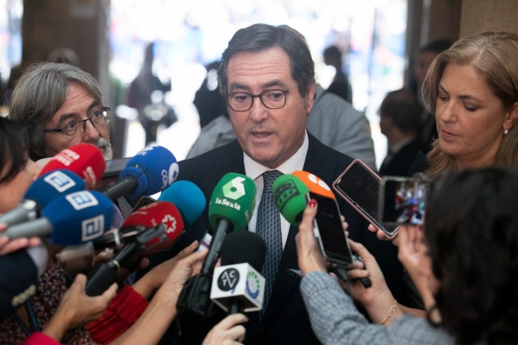 Garamendi pide a Díaz participar en la negociación del subsidio