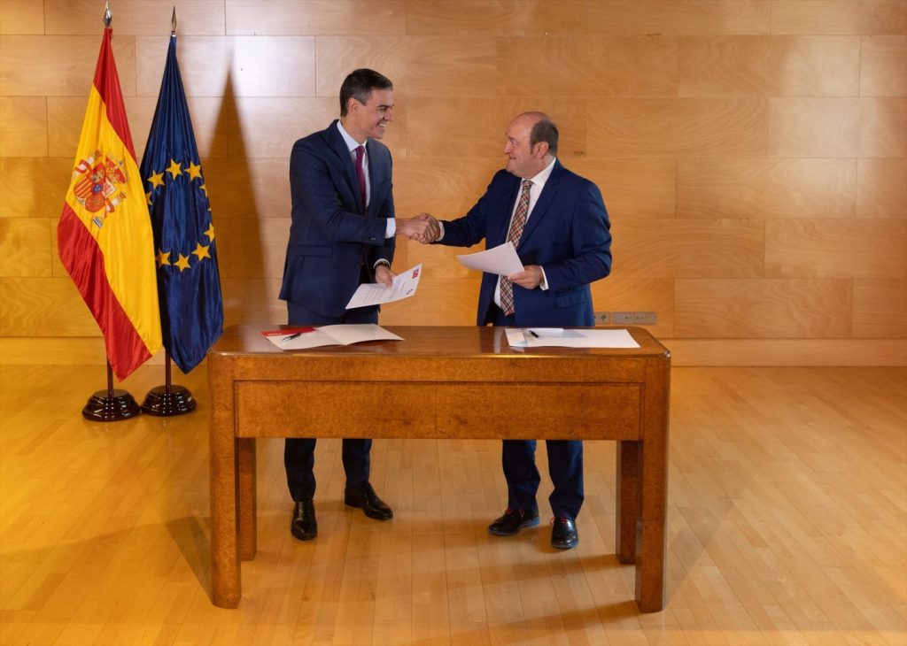 El PSOE pacta con el PNV la gestión de la Seguridad Social en Euskadi en dos años 3 Moncloa Ortuzar también garantiza a Sánchez la estabilidad de la legislatura