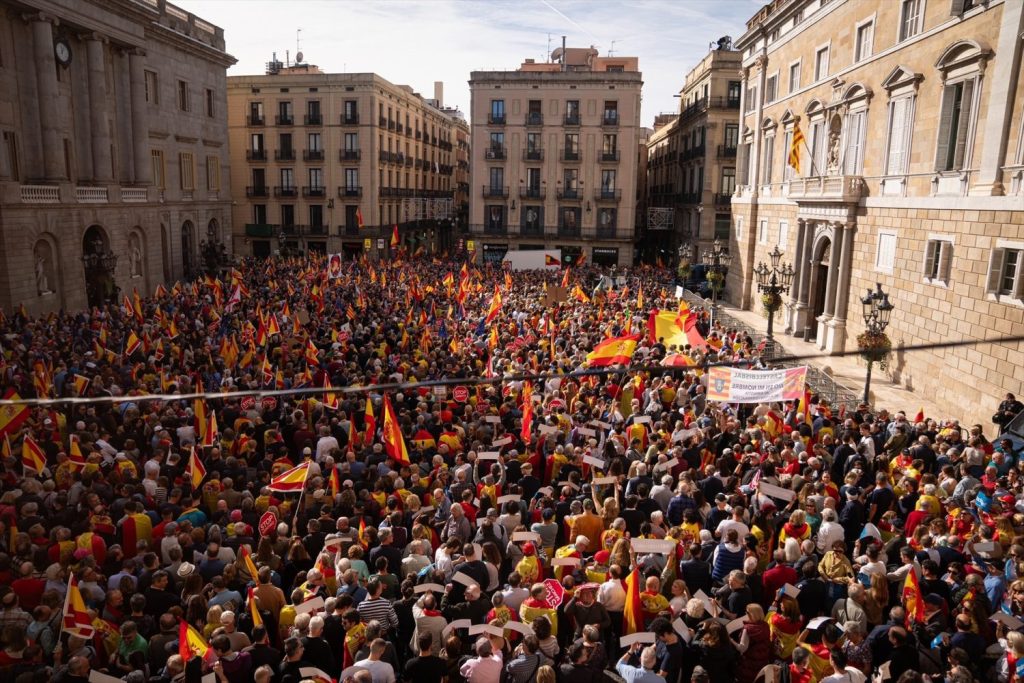 EuropaPress 5571007 concentracion plaza sant jaume govern ayuntamiento 1 Moncloa