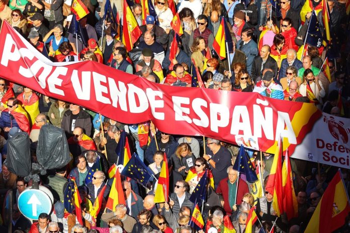 Miles de ciudadanos se manifiestan los fines de semana contra la amnistía