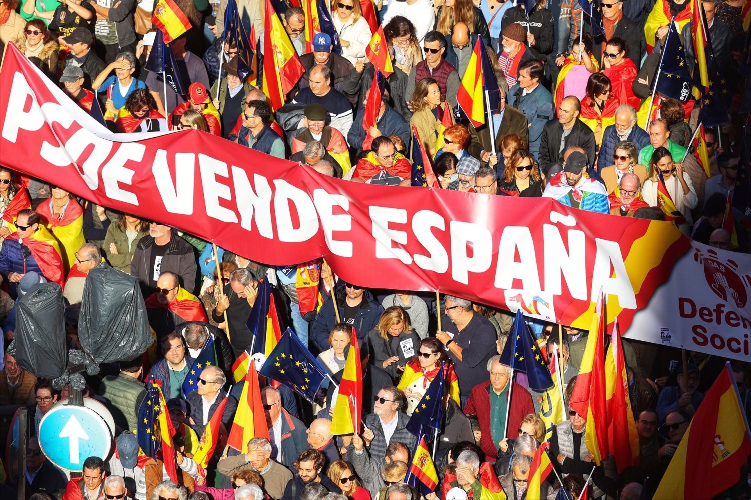 Miles de ciudadanos se manifiestan los fines de semana contra la amnistía