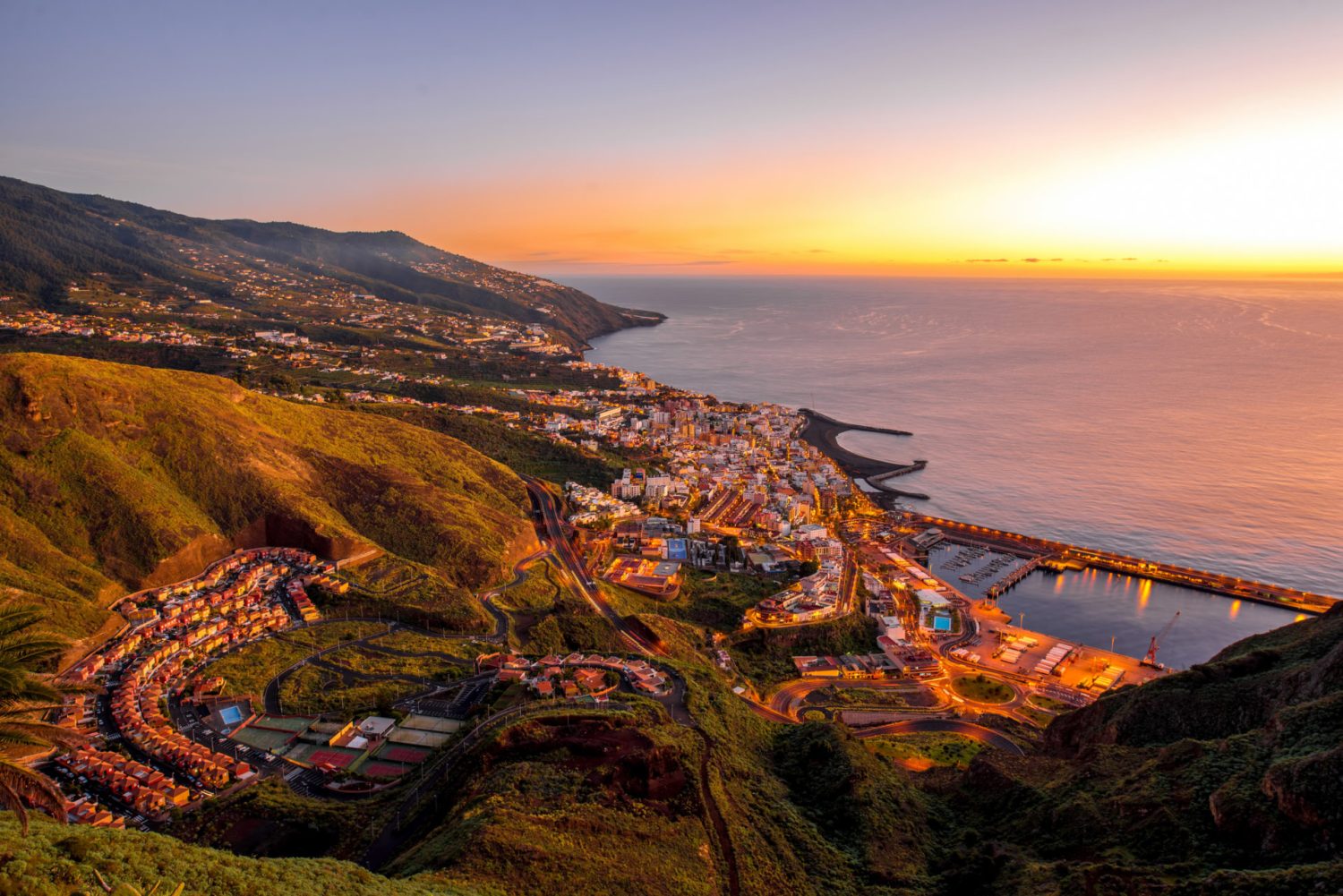 Canarias se reinventa: Un turismo sostenible y comprometido con la reducción de huella de carbono lidera el futuro 2 Moncloa Infraestructuras turísticas sostenibles