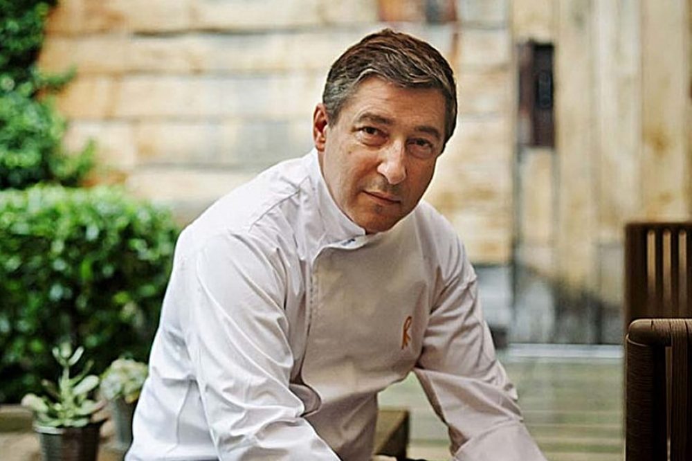 Joan Roca: Un postre inolvidable con su 'Sinfonía de frutas al perfume de rosas'. 1 Moncloa QUIEN ES JOAN ROCA