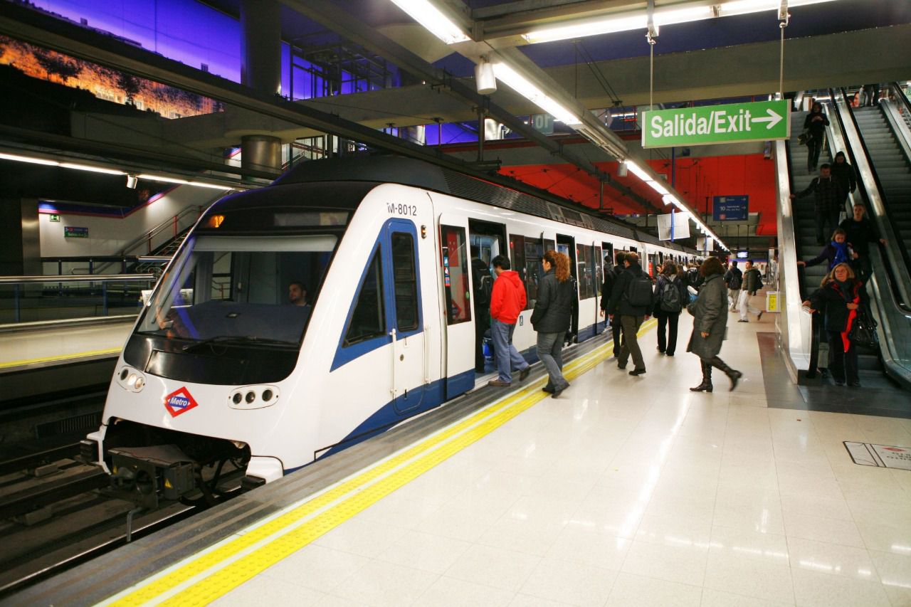 La red de Metro de Madrid contiene 299 kilómetros de vías aproximadamente: