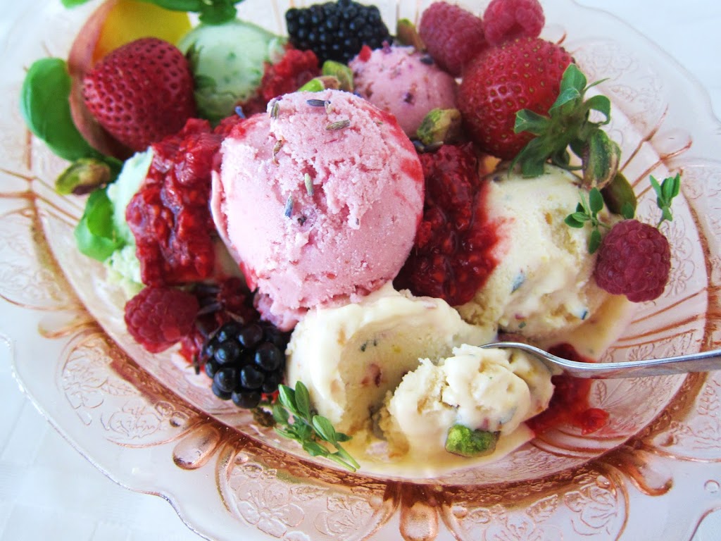 Joan Roca: Un postre inolvidable con su 'Sinfonía de frutas al perfume de rosas'. 2 Moncloa LA MAGIA DE LOS INGREDIENTES