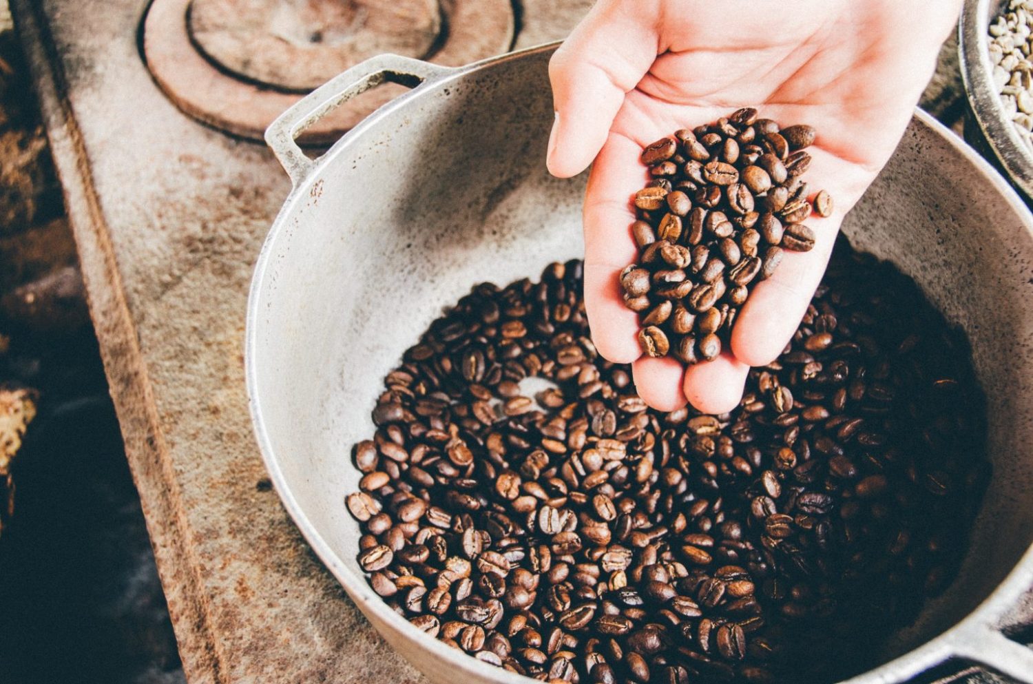 Descubre los asombrosos beneficios del café que disfrutas por las mañanas 2 Moncloa Mejora de la salud cognitiva a largo plazo