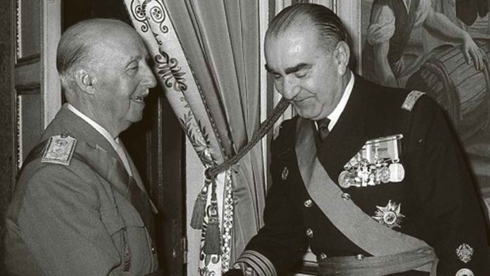 El dictador Francisco Franco y el almirante Carrero Blanco