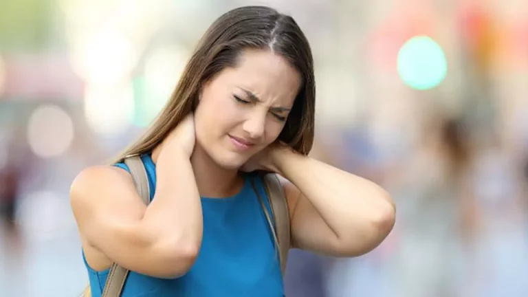 Deja atrás el dolor de cuello con estos 7 remedios simples y que funcionan