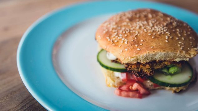 Zarangollo en forma de hamburguesa: una deliciosa experiencia culinaria que rompe con lo tradicional