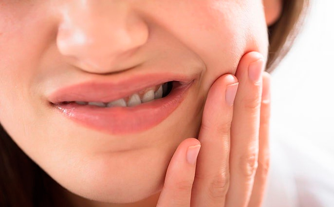 ¿Te duele mucho una llaga? Alivia el dolor rápidamente con estos trucos caseros 1 Moncloa Administra un analgésico natural