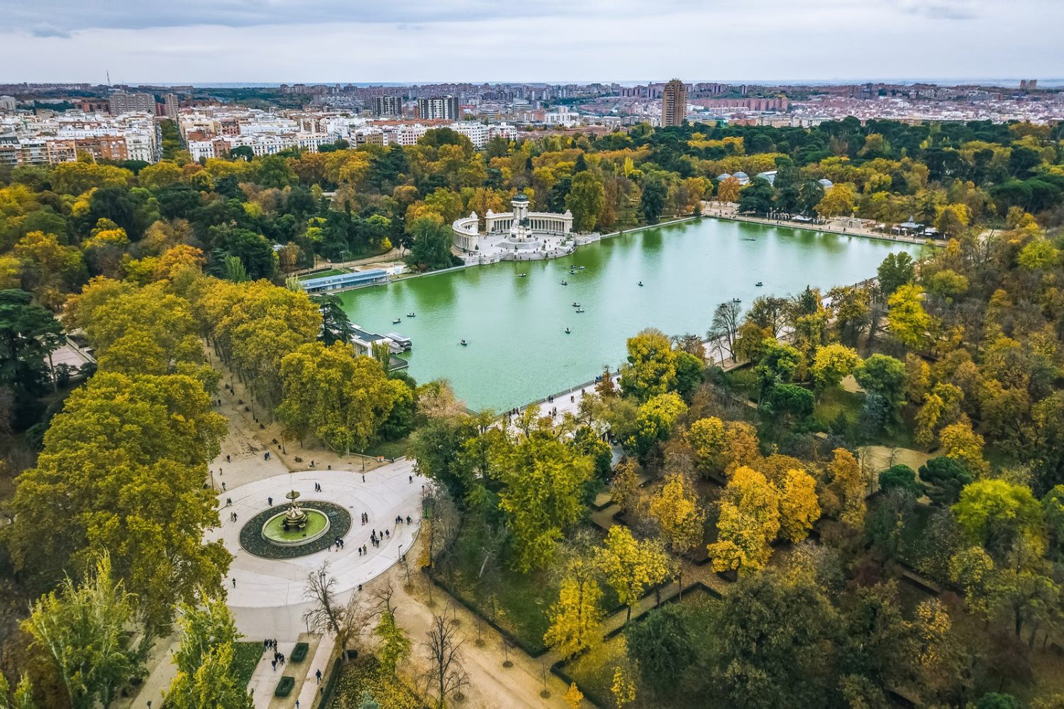 Descubre la guía perfecta: lugares imperdibles en invierno para disfrutar con niños en Madrid 2 Moncloa EL RETIRO: UN PARQUE MÁGICO EN INVIERNO