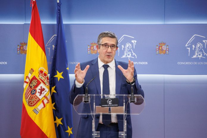 El PSOE presentó la ley de amnistía con la única firma de Patrxi López