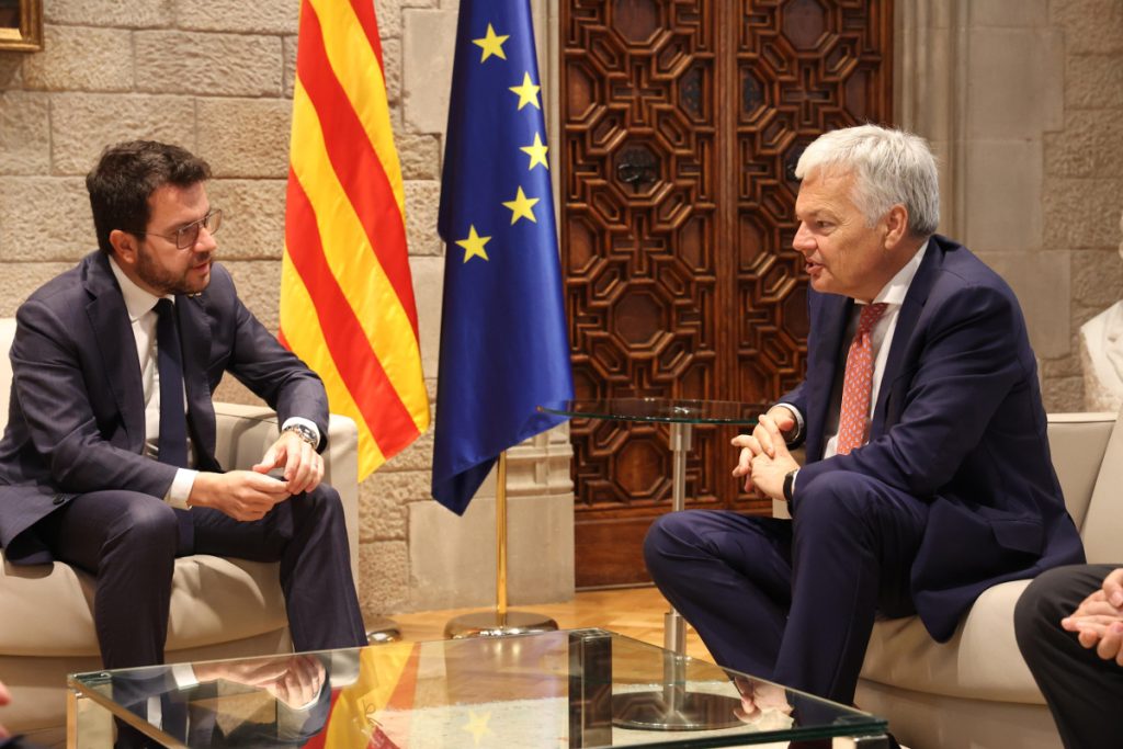 Pere Aragonès y Didier Reynders, presidente de la Generalitat y Comisario de Justicia de la UE