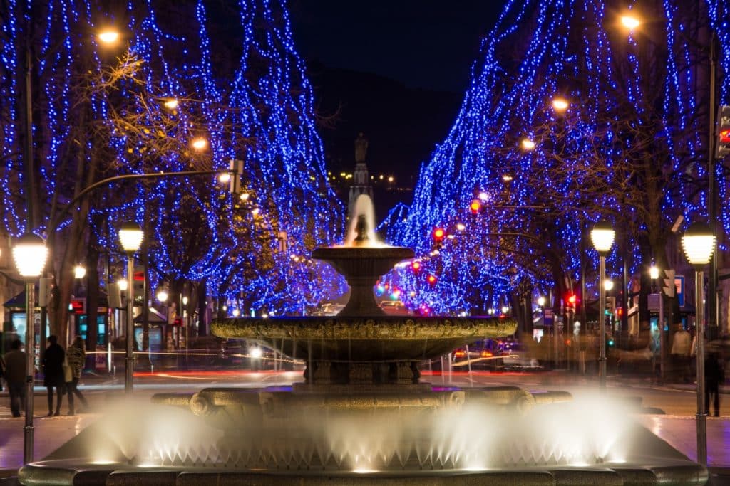 Los mejores destinos turísticos en España para celebrar una Navidad con encanto 3 Moncloa shutterstock 681963259 1 1024x683 1 Moncloa