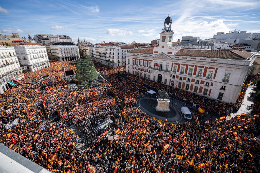 El PP de Feijóo llena Madrid con una masiva manifestación contra la amnistía del PSOE a ERC y Junts