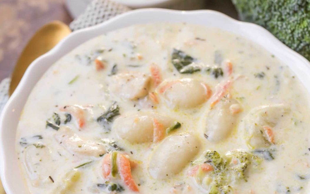 Deliciosa sopa cremosa de ñoquis con verduras y jamón, una receta fácil para sabores inolvidables 1 Moncloa LOS INGREDIENTES ESENCIALES