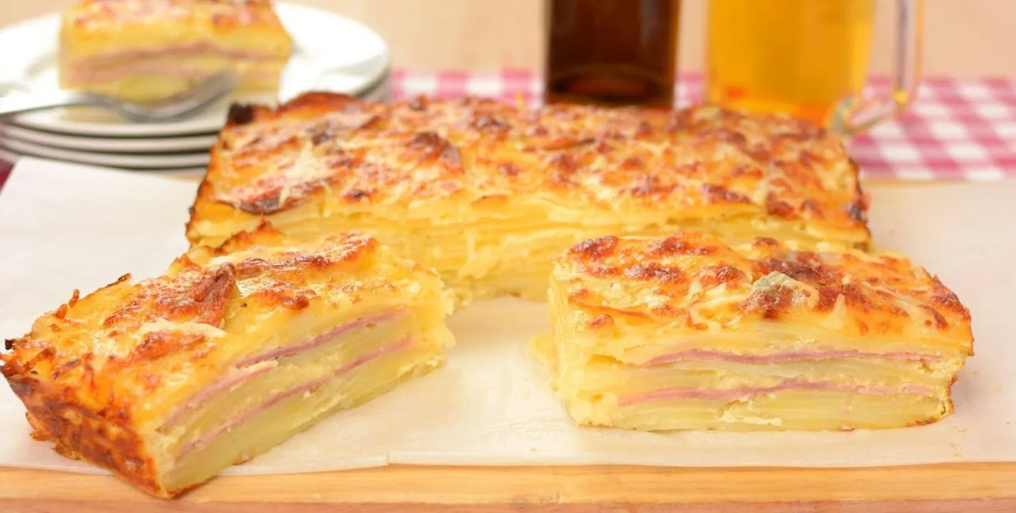 Como se puede ver, el ingrediente secreto para hacer una tortilla de patatas española esponjosa es el aceite de oliva, un ingrediente que no solo aporta sabor y textura al plato, sino también importantes nutrientes.