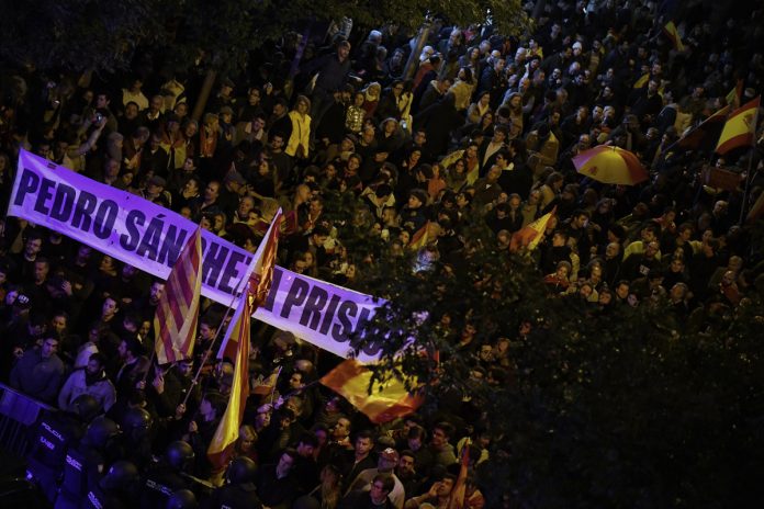 Las manifestaciones en las calles contra la amnistía del PSOE a ERC y Junts, cada vez más numerosas