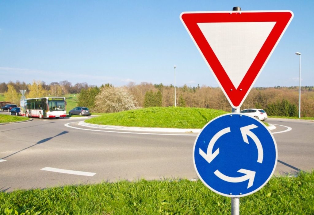 La DGT endurece restricciones de acceso a Madrid en 2024: novedades en enero para vehículos 1 Moncloa Dirección General de Tráfico