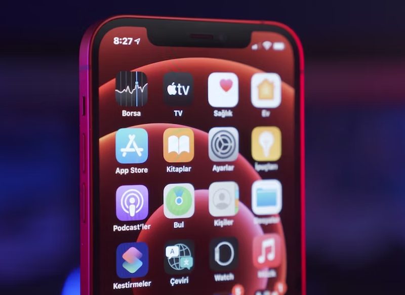 Vigila la luz de tu móvil: ¿Está grabándote una app? Descubre el peligro entre colores