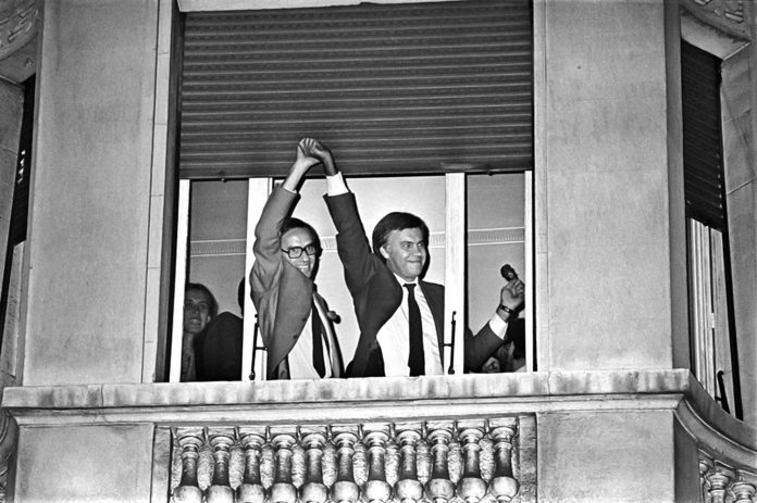 Triunfo en las Urnas: El PSOE y su Victoria Transformadora en las Elecciones de 1982
