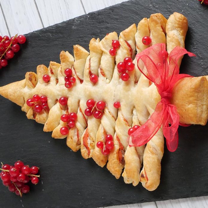 Árbol de Navidad de salmón y queso