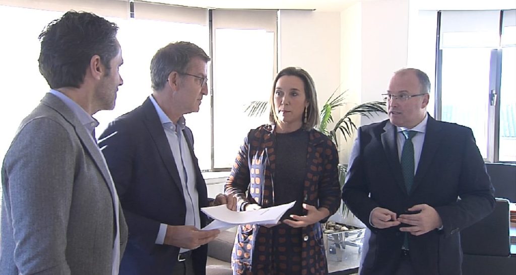 Feijóo abre un nuevo frente, como con la amnistía, contra el pacto PSOE-Bildu 2 Moncloa Feijóo coordina con su secretaria general y sus portavoces los criterios antes de la reunión de la Dirección del partido