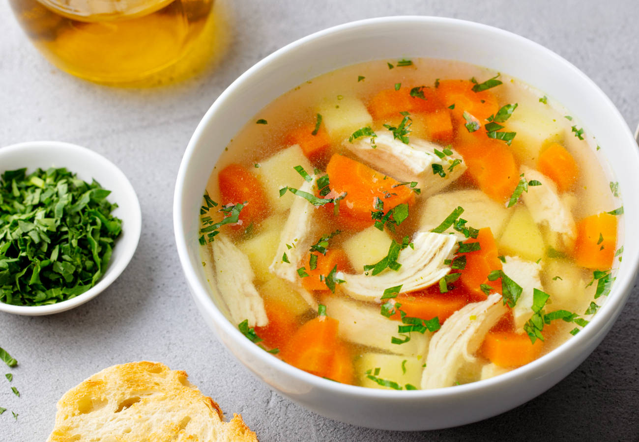 Prepara tu Navidad con anticipación: Descubre recetas de consomé que puedes hacer congelar para sorprender. ¡Disfruta sin estrés! 2 Moncloa 3. PREPARACIÓN Y CONSERVACIÓN