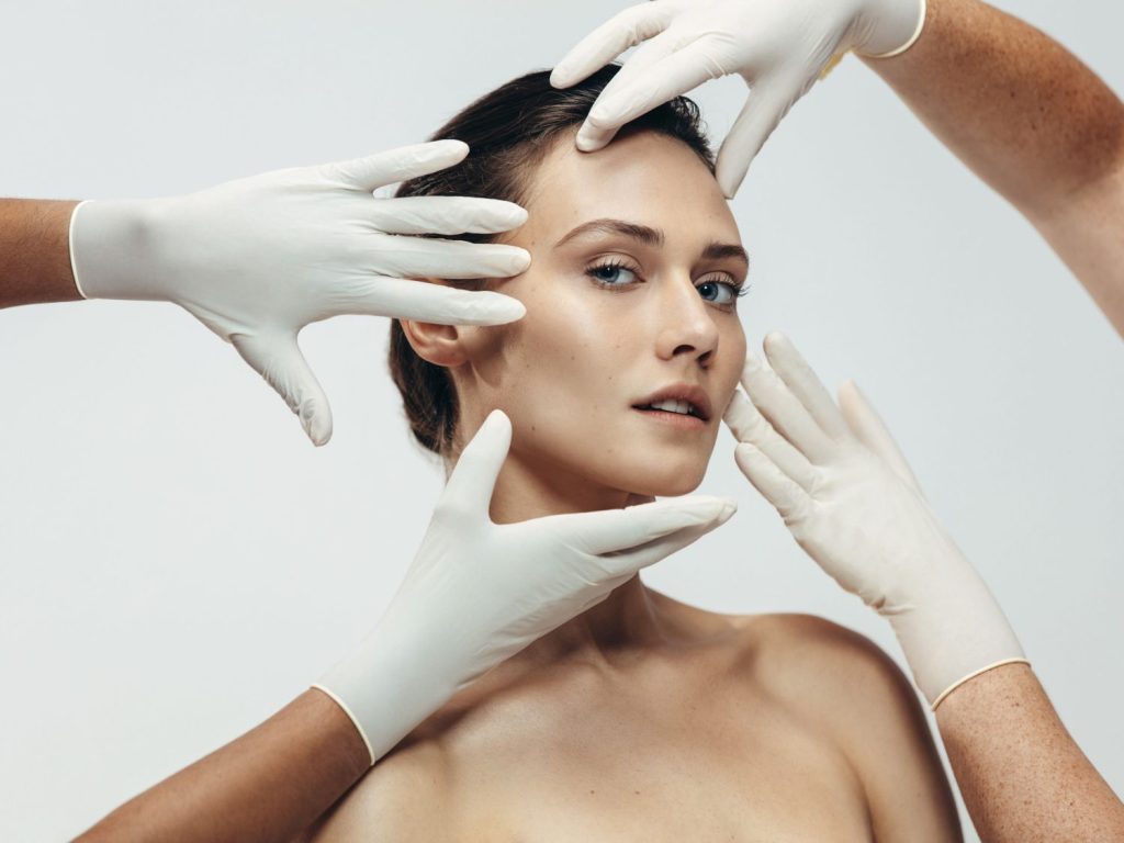 Descubre 10 limpiadores faciales efectivos para una piel radiante: ¡Cuida tu rostro con estilo! 2 Moncloa limpiador
