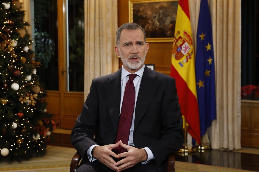 Felipe VI afronta su mensaje más difícil desde el 3-O con el boicot de EiTB y TV3 1 Moncloa El rey Felipe VI pronuncia su tradicional discurso de Nochebuena, en el Palacio de la Zarzuela (Madrid), a 24 de diciembre de 2022.