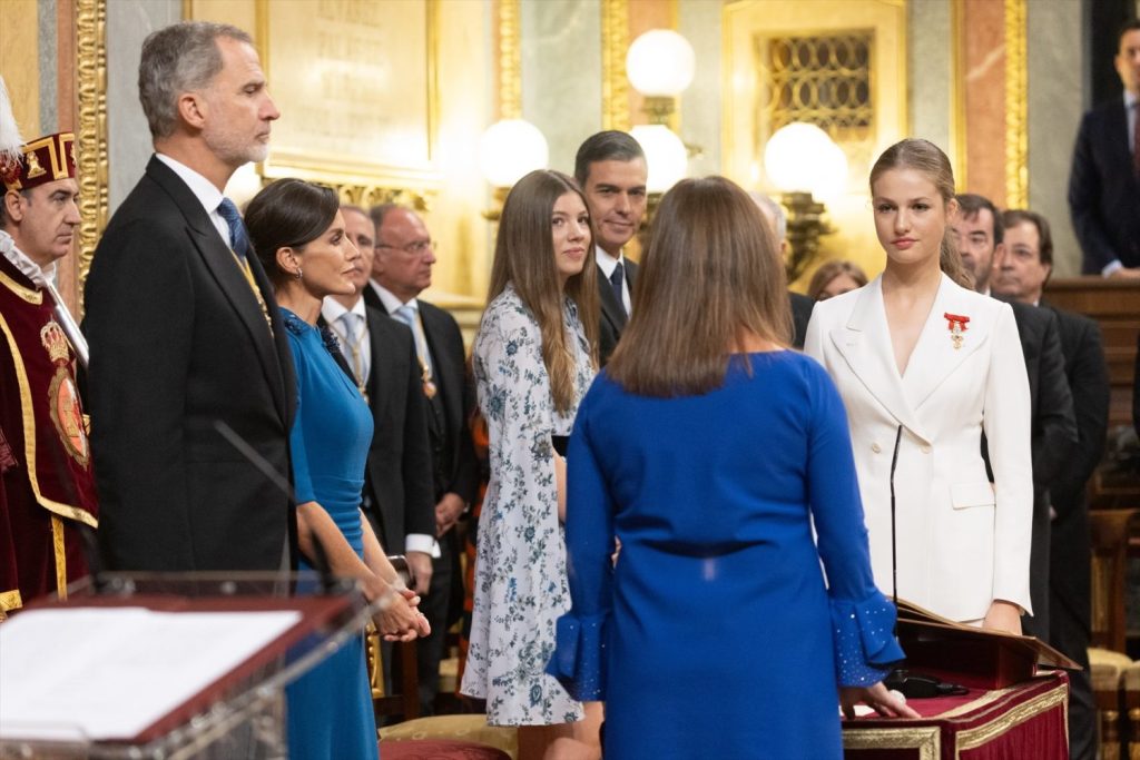 El año de la Princesa Leonor: mayoría de edad, jura de la Constitución e inicio de su formación militar 1 Moncloa EuropaPress 5545533 princesa leonor 1d acto jura constitucion cortes generales congreso Moncloa