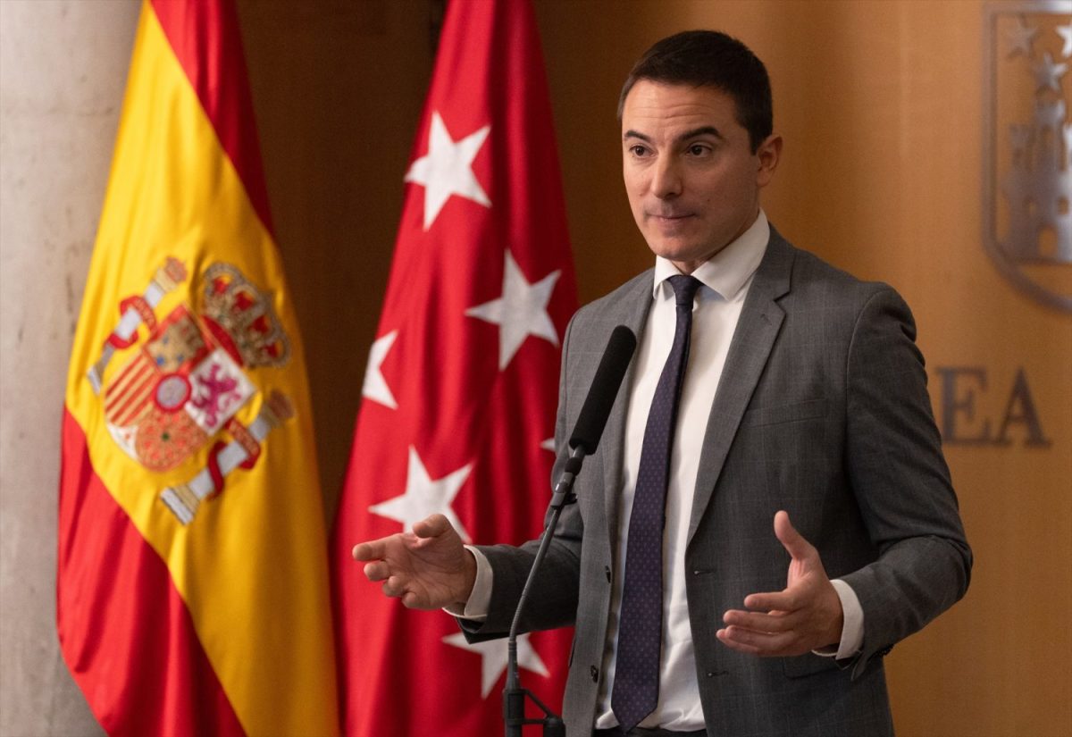 El enfado de Lobato: Compara a Ayuso con Vox| Foto: Europa Press