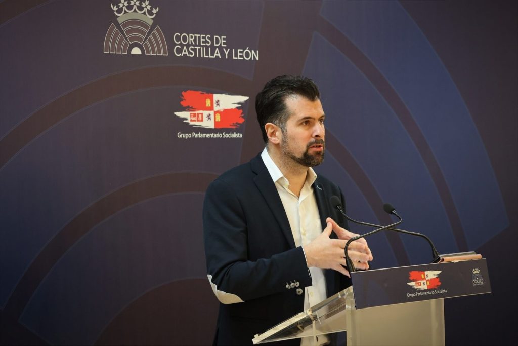 Óscar Puente esquiva las críticas de León marchándose a Extremadura | Foto: Europa Press