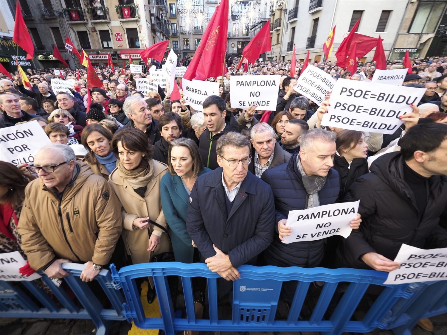 Feijóo critica el pacto encapuchado de Sánchez con Otegi