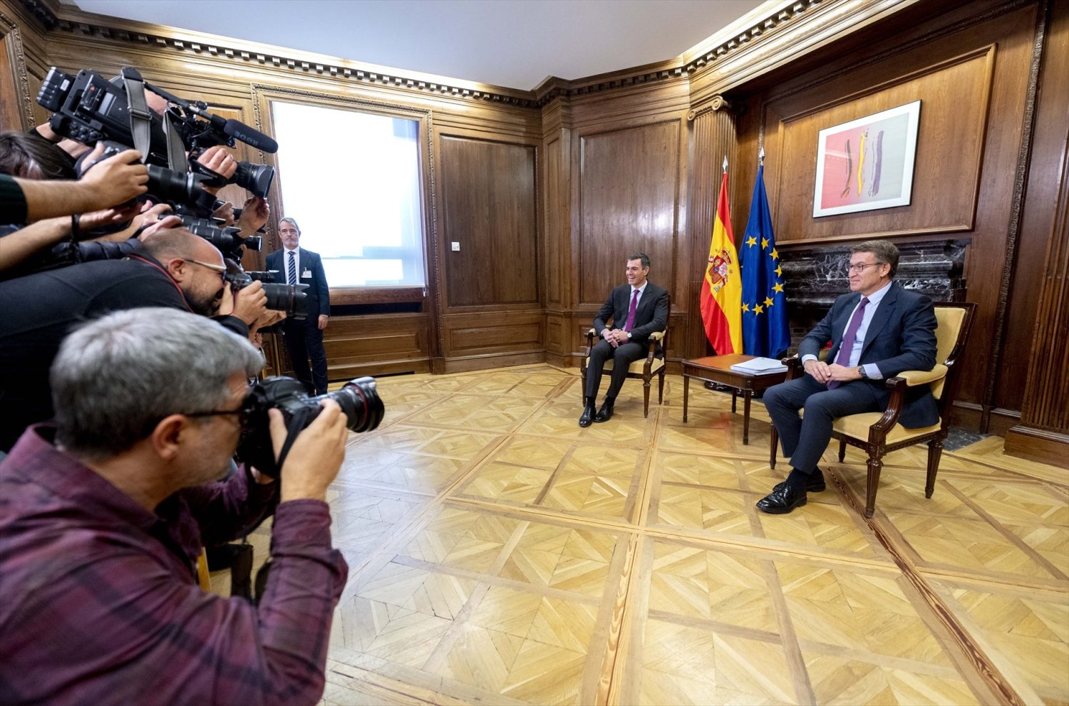 Sánchez consigue la 'foto' con Feijóo