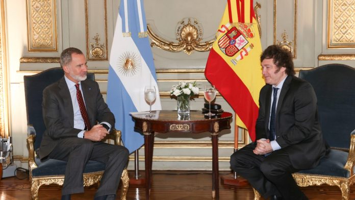 Felipe VI acudió solo a la toma de posesión de Milei en Artgentina