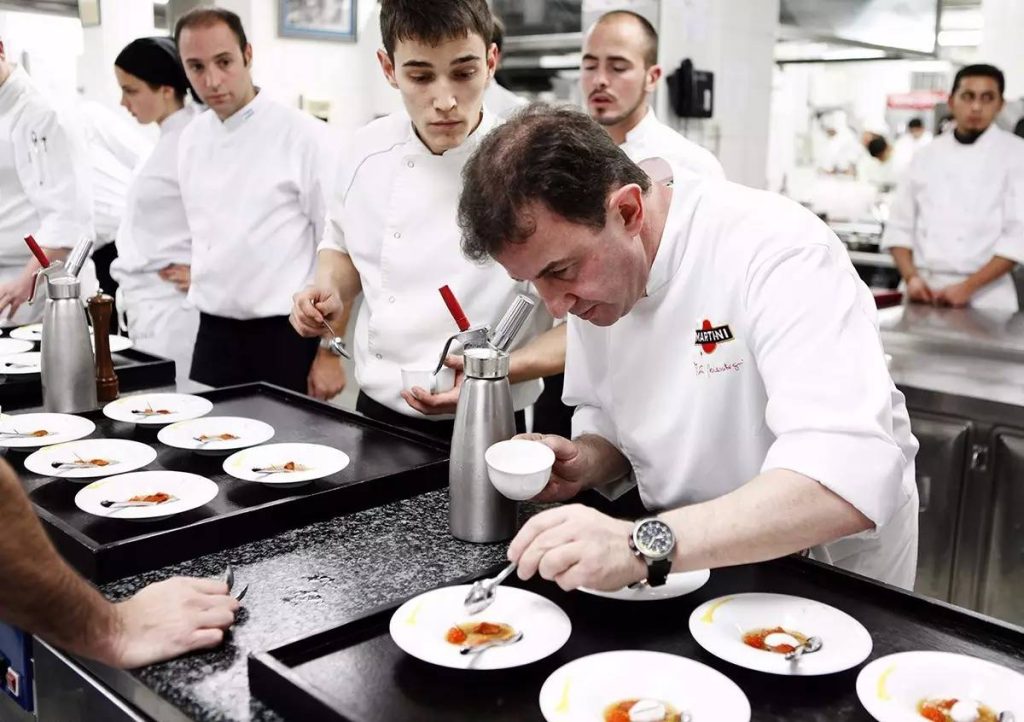 Martín Berasategui desvela su irresistible receta para disfrutar de una deliciosa presa ibérica en estas festividades 2 Moncloa Los restaurantes del chef espanol Martin Berasategui 2 Moncloa