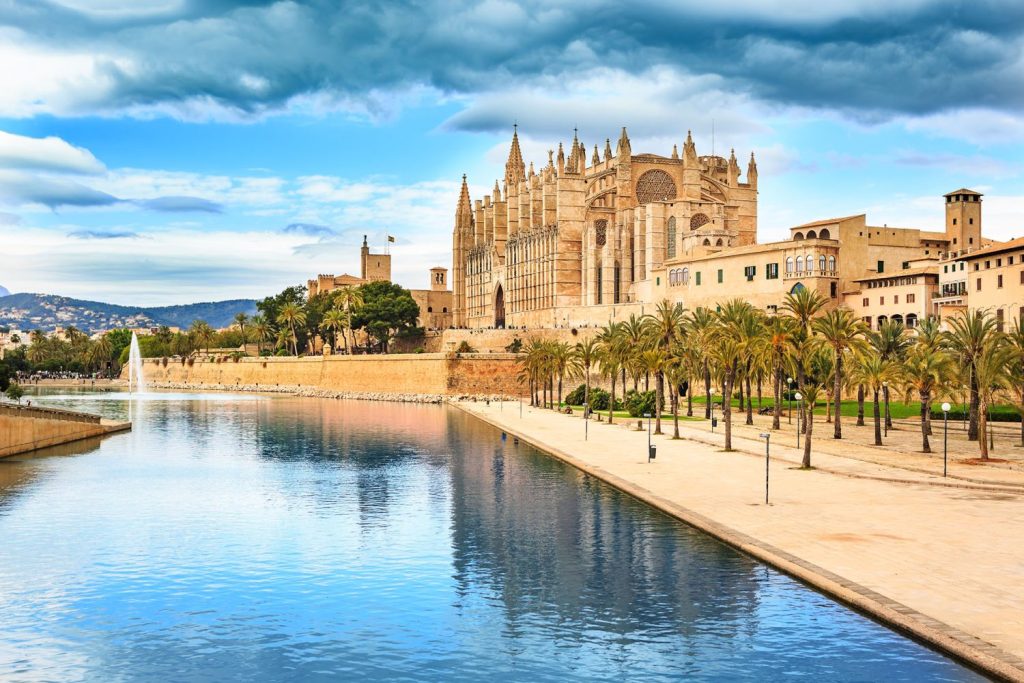 Descubre los 9 pueblos medievales españoles, como salidos de un cuento de hadas: 'Joyas' ancladas en el tiempo 3 Moncloa Mallorca pueblos 6 Moncloa