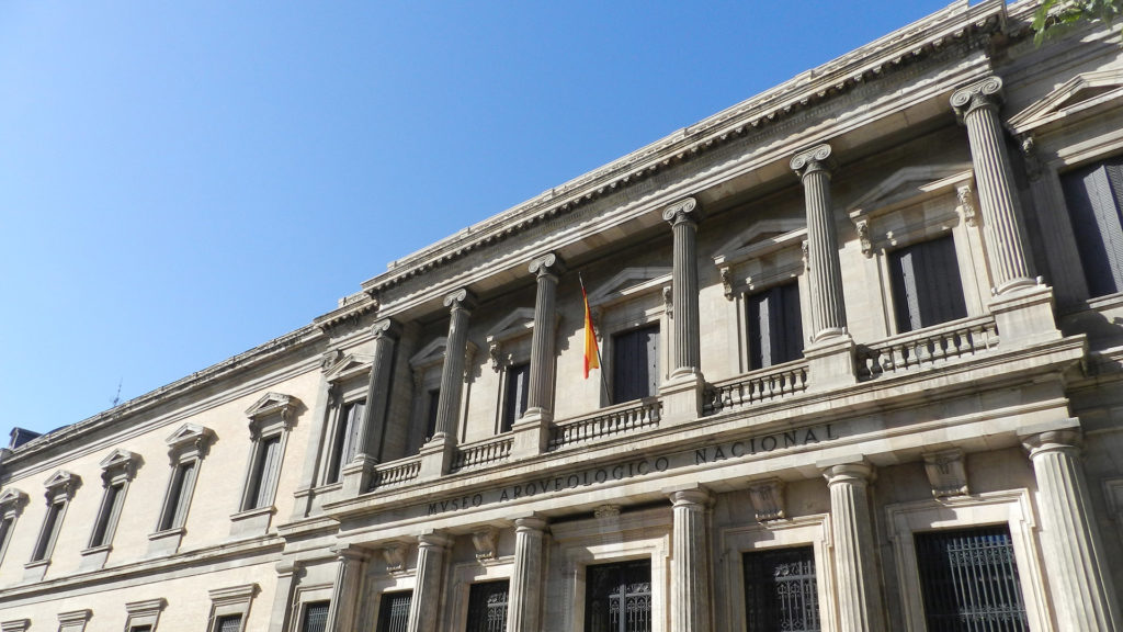 Enigma histórico: un viaje único a los secretos mejor guardados del Museo Arqueológico Nacional de Madrid 4 Moncloa EL MUSEO Y SU IMPACTO EN LA COMUNIDAD LOCAL