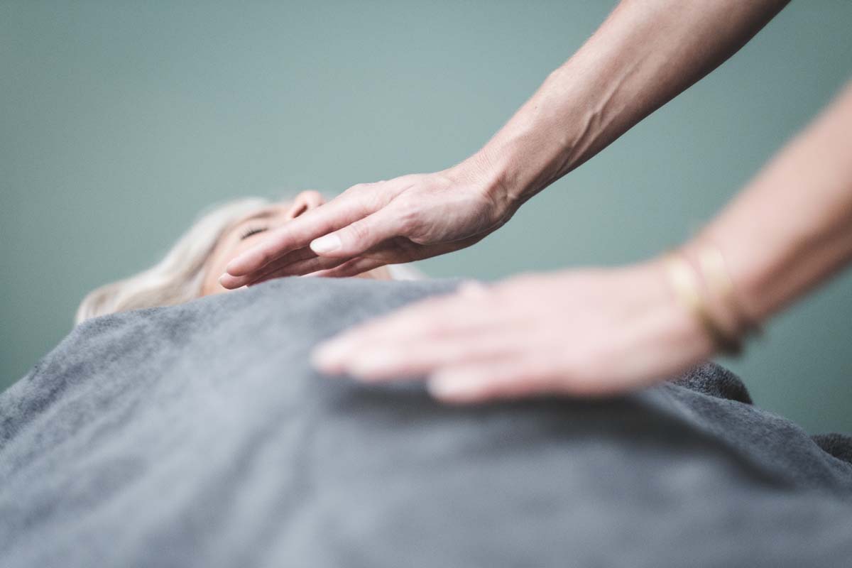 Conoce el poder curativo del Reiki para un equilibrio emocional y físico 2 Moncloa EL PROCESO DE SANACIÓN REIKI Y SUS BENEFICIOS