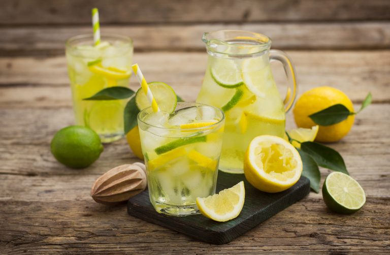 Secretos revelados del zumo de limón: Descubre mitos y verdades de la bebida adelgazante por excelencia. ¡Asómbrate! 3 Moncloa LOS BENEFICIOS NUTRICIONALES DEL LIMÓN