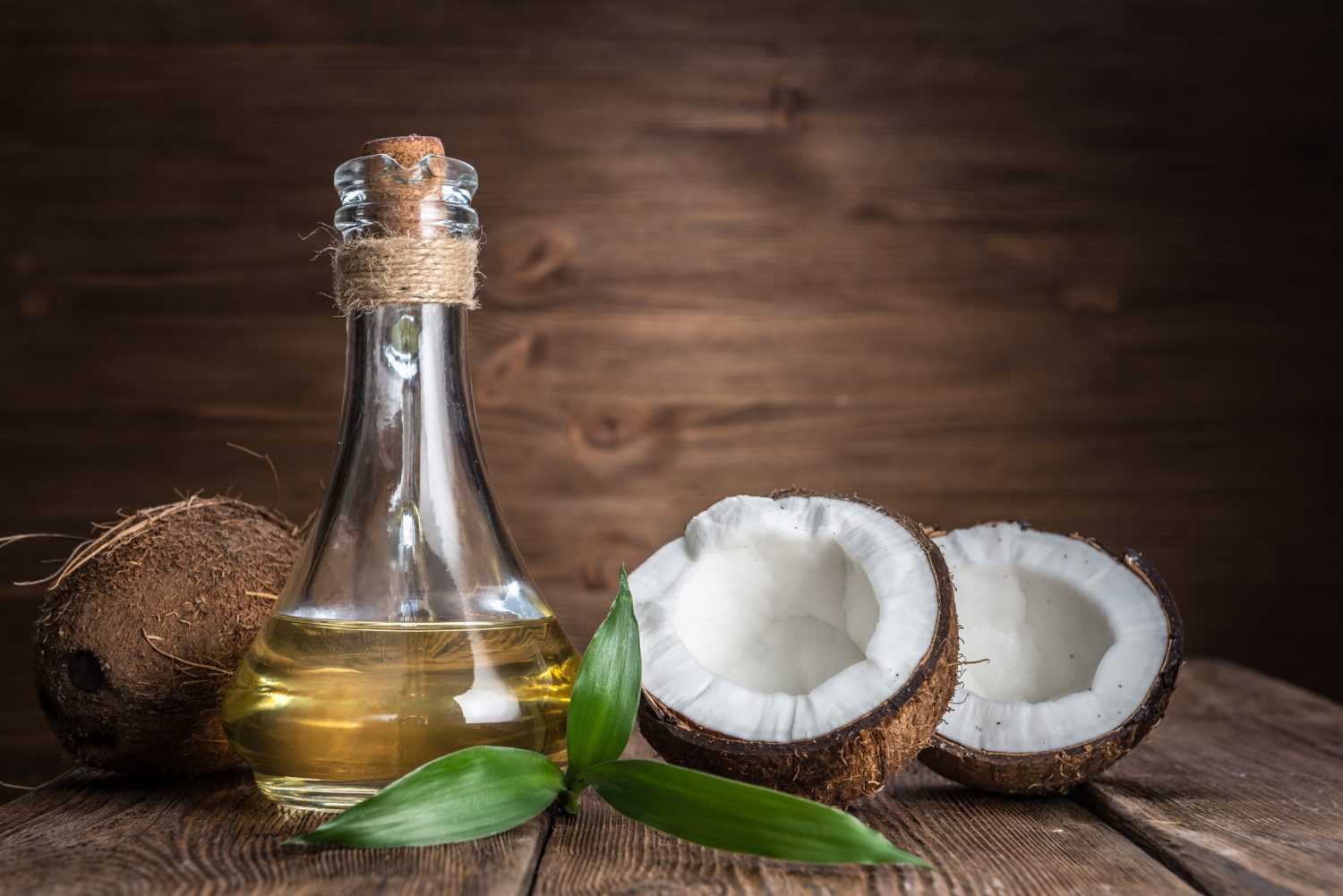 Despierta con energía: Descubre los sorprendentes beneficios al incorporar aceite de coco en tu rutina matutina 2 Moncloa Cabello sano y brillante: