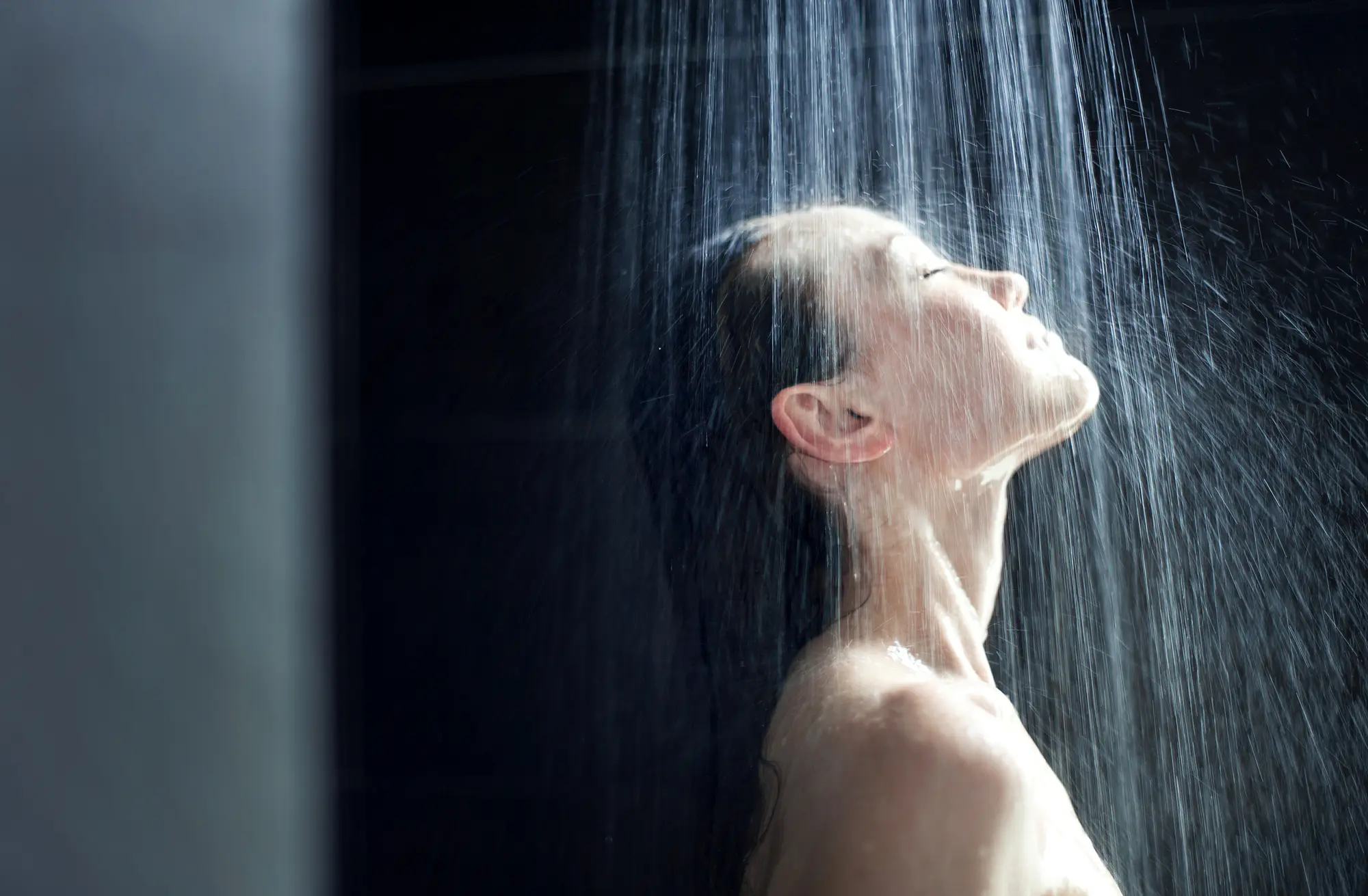 Sumérgete en bienestar: descubre las razones expertas que hacen que un baño caliente sea saludable 3 Moncloa HIDROTERAPIA PARA EL ALIVIO DE ENFERMEDADES CRÓNICAS