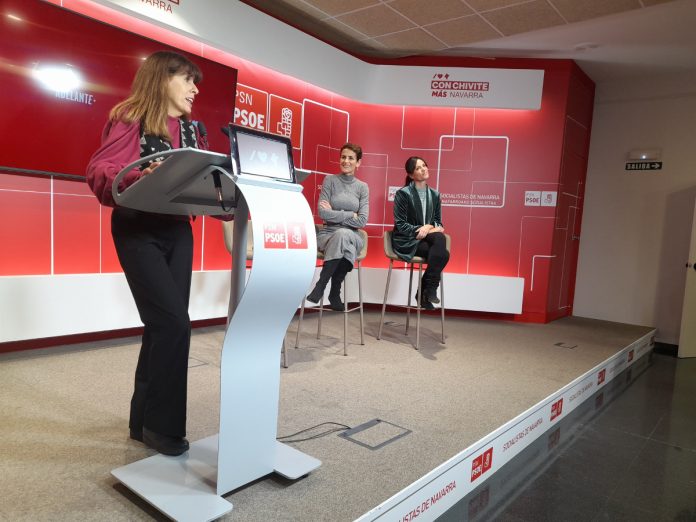 La líder del PSOE en Navarra, María Chivite, aplaude la traición con Bildu en Pamplona