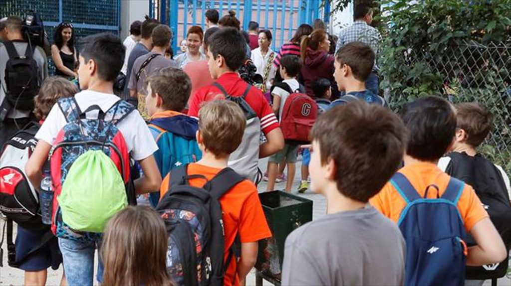 EH Bildu implanta 'colonias de euskera' entre el País Vasco y Navarra 3 Moncloa La Ley de Educación vasca persigue la libre elección de la lengua