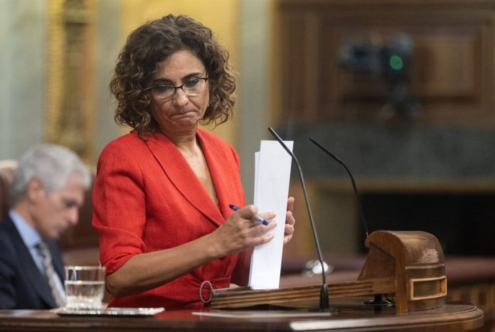 María Jesús Montero busca el liderazgo de la izquierda para fagocitar a Podemos