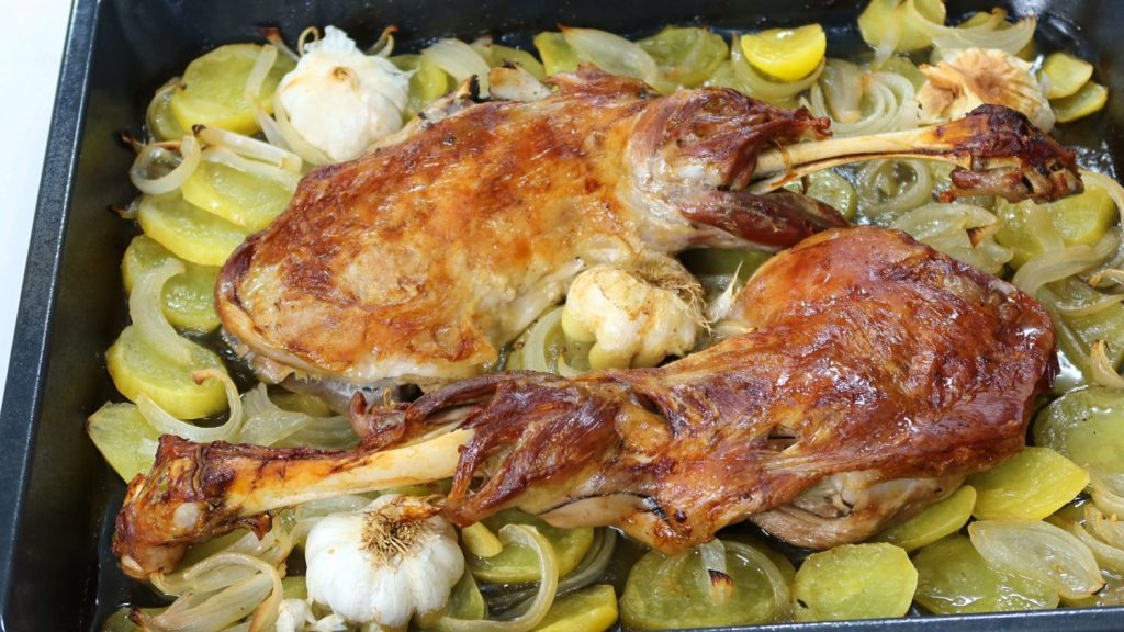Receta de paletilla de cordero asado: un plato navideño lleno de tradición y sabor 2 Moncloa paletilla cordero asada scaled 2 Moncloa
