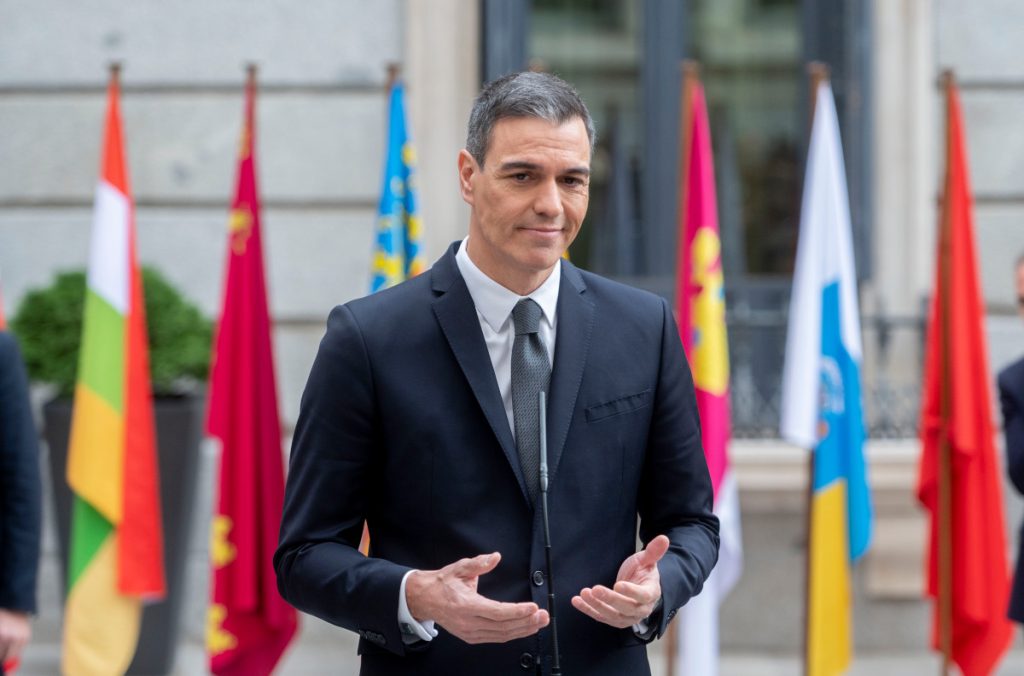 El presidente del Gobierno, Pedro Sánchez, presenta su libro Tierra Firme