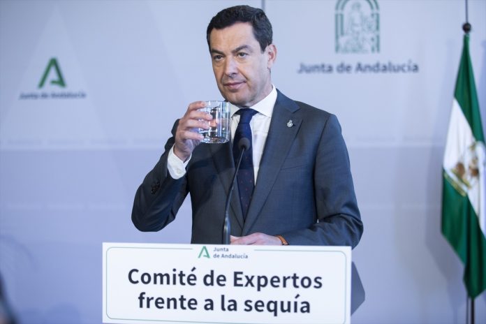 Juanma Moreno pide más actuaciones al Gobierno de España para paliar los efectos de la sequía.