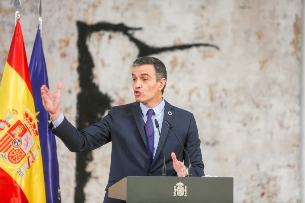 Pedro Sánchez pide al resto de fuerzas políticas apoyo para reformar el artículo 49 de la Constitución.